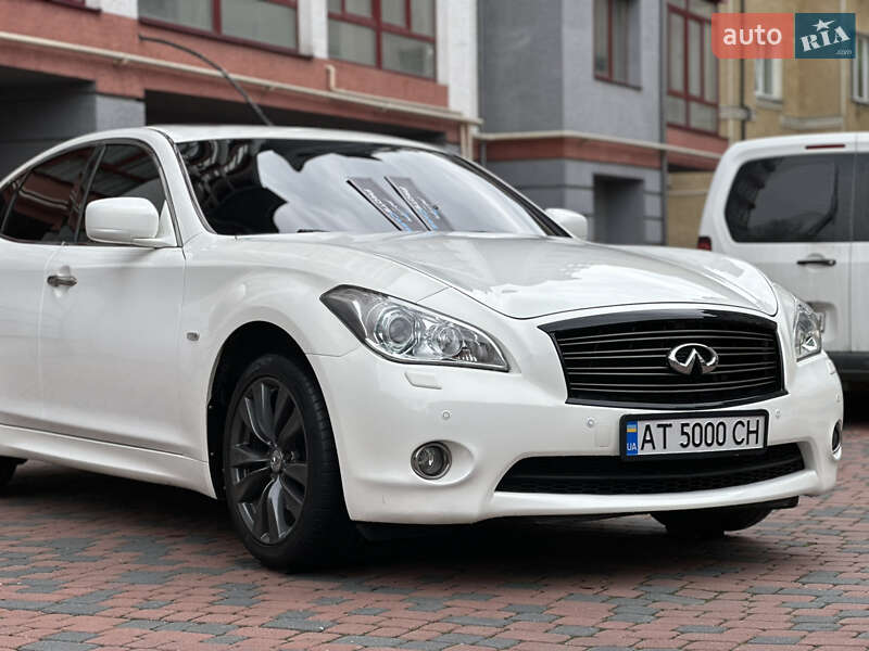 Седан Infiniti M37 2013 в Ивано-Франковске