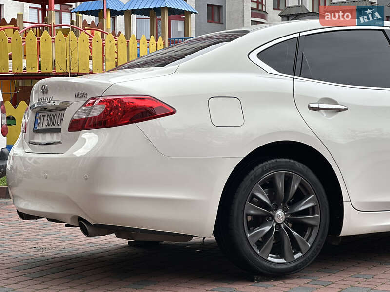 Седан Infiniti M37 2013 в Ивано-Франковске