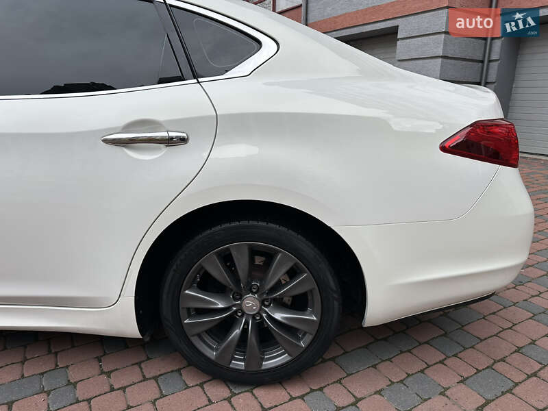 Седан Infiniti M37 2013 в Ивано-Франковске