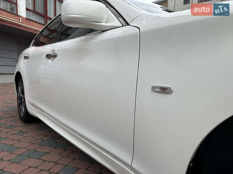 Седан Infiniti M37 2013 в Ивано-Франковске