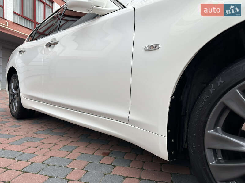 Седан Infiniti M37 2013 в Ивано-Франковске