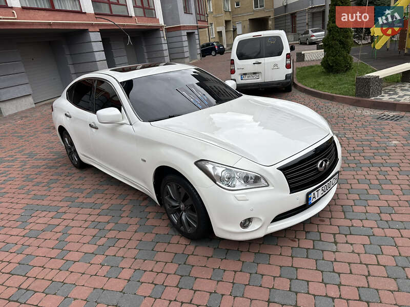 Седан Infiniti M37 2013 в Ивано-Франковске