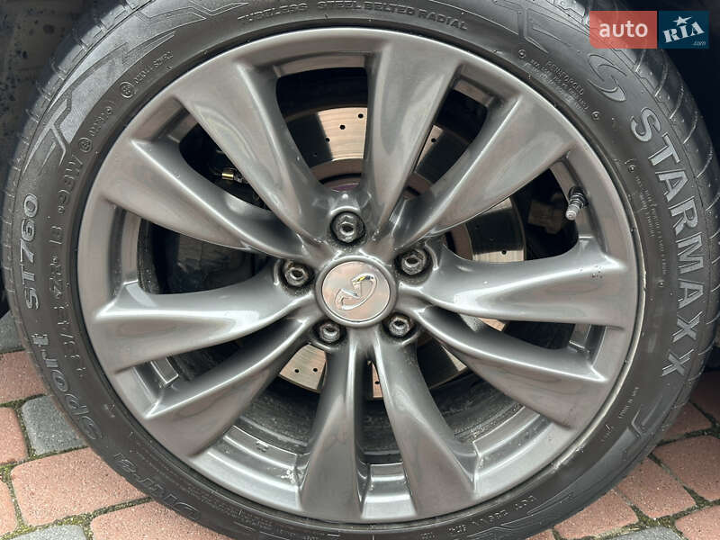 Седан Infiniti M37 2013 в Ивано-Франковске