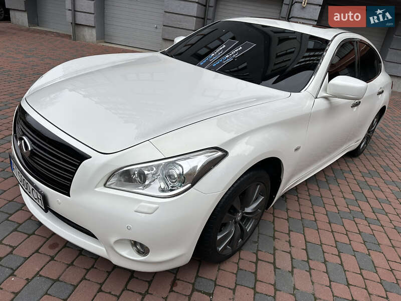 Седан Infiniti M37 2013 в Ивано-Франковске