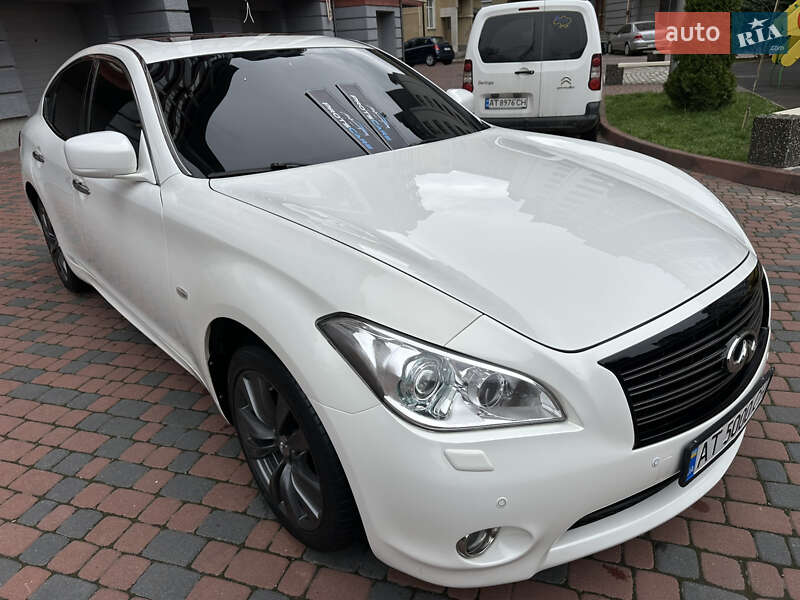 Седан Infiniti M37 2013 в Ивано-Франковске