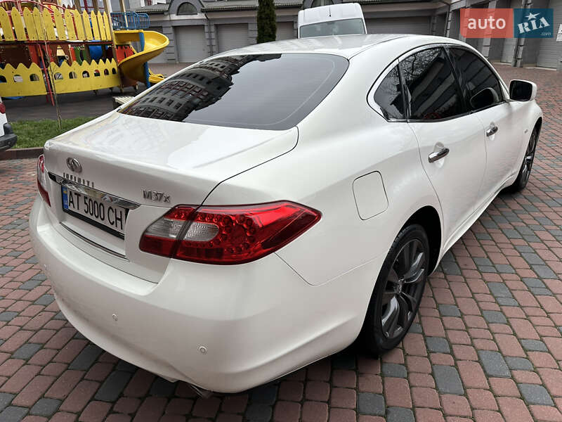Седан Infiniti M37 2013 в Ивано-Франковске