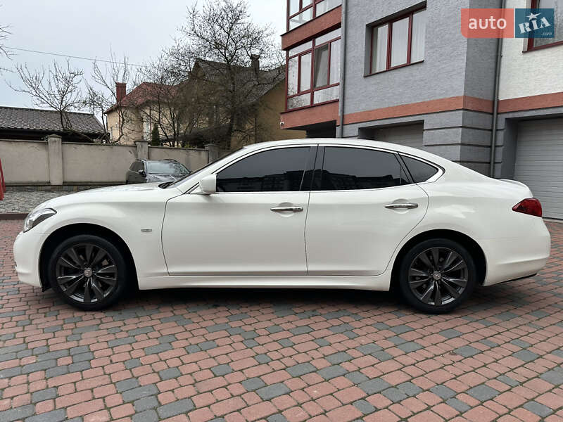 Седан Infiniti M37 2013 в Ивано-Франковске