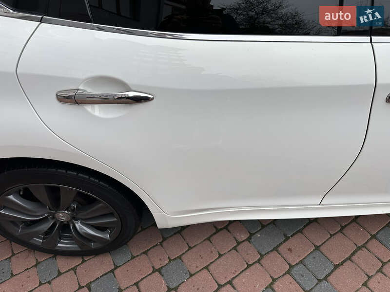 Седан Infiniti M37 2013 в Ивано-Франковске