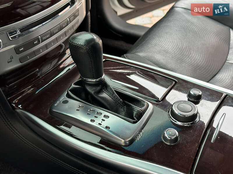 Седан Infiniti M37 2013 в Ивано-Франковске