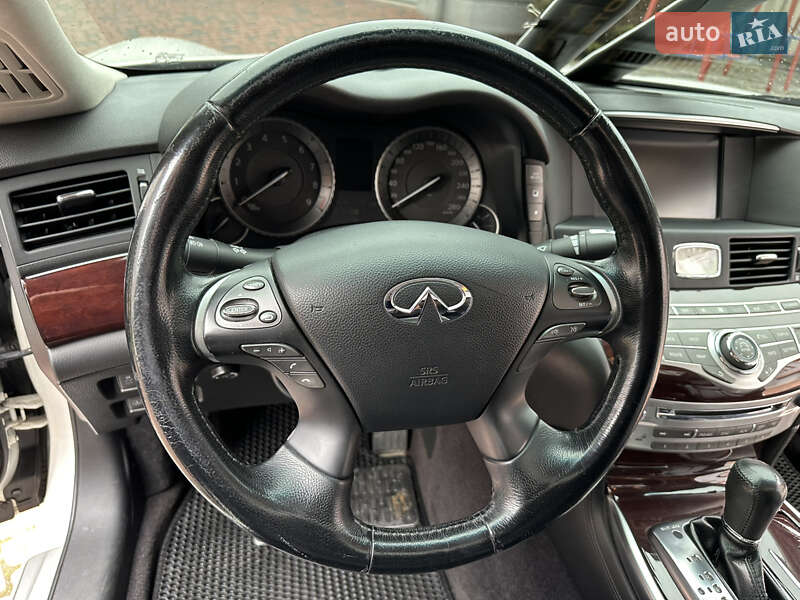 Седан Infiniti M37 2013 в Ивано-Франковске