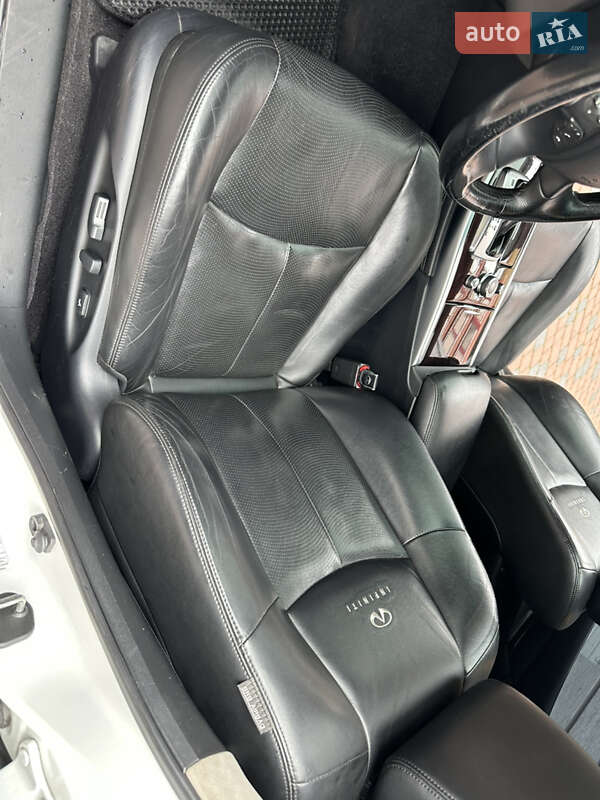 Седан Infiniti M37 2013 в Ивано-Франковске