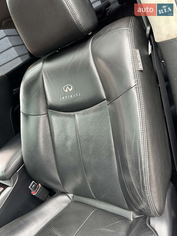 Седан Infiniti M37 2013 в Ивано-Франковске