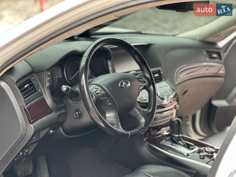 Седан Infiniti M37 2013 в Ивано-Франковске