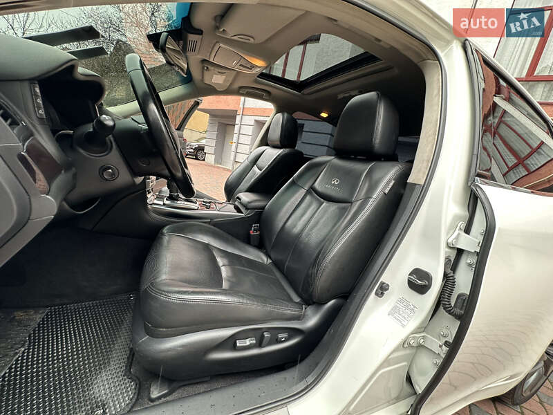 Седан Infiniti M37 2013 в Ивано-Франковске