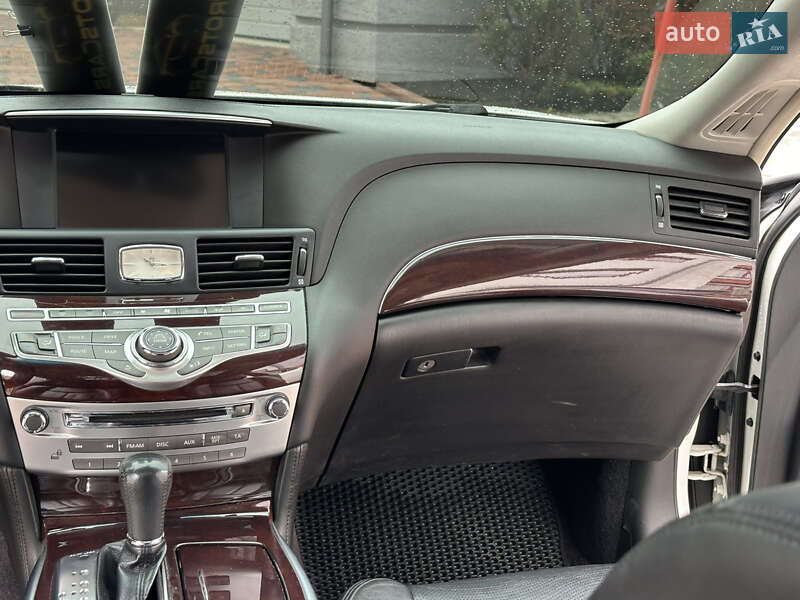 Седан Infiniti M37 2013 в Ивано-Франковске