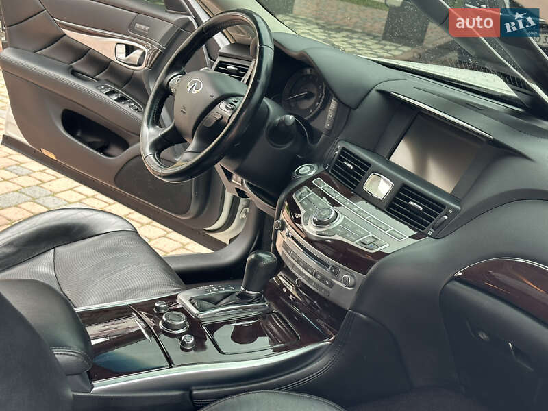 Седан Infiniti M37 2013 в Ивано-Франковске
