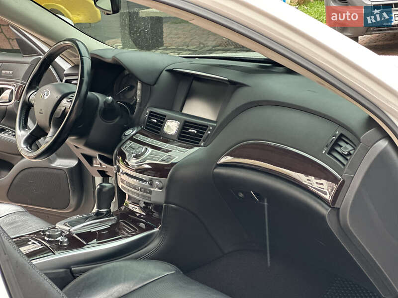 Седан Infiniti M37 2013 в Ивано-Франковске