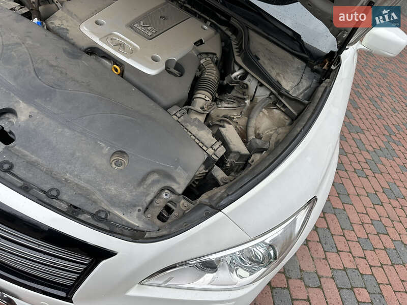 Седан Infiniti M37 2013 в Ивано-Франковске