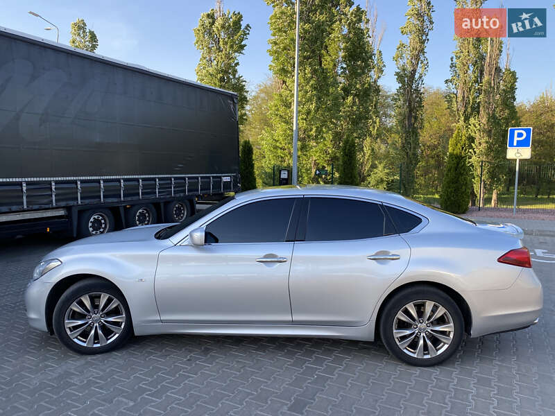 Седан Infiniti M37 2012 в Кременчуці