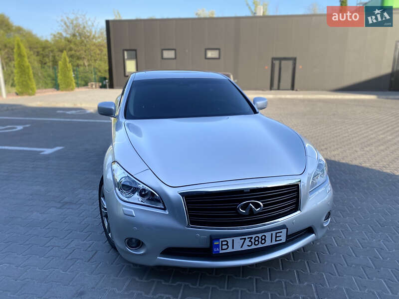 Седан Infiniti M37 2012 в Кременчуці