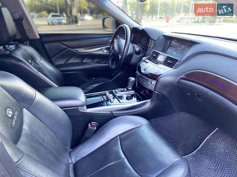 Седан Infiniti M37 2012 в Кременчуці