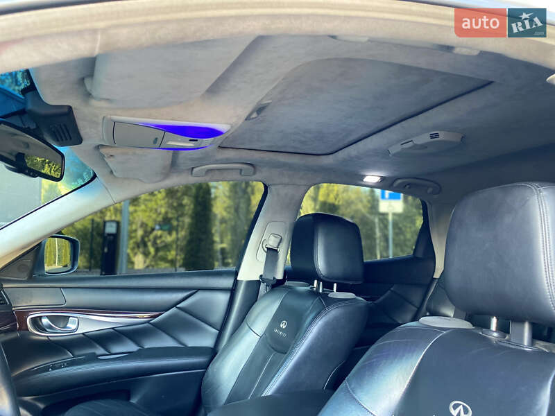 Седан Infiniti M37 2012 в Кременчуці