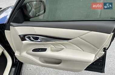 Седан Infiniti M37 2011 в 
