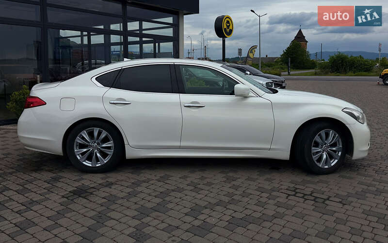 Седан Infiniti M37 2010 в Мукачевому