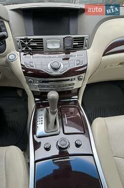Седан Infiniti M37 2011 в 