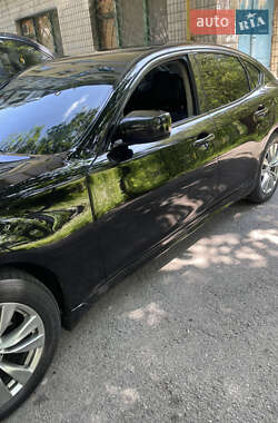 Седан Infiniti M37 2013 в 