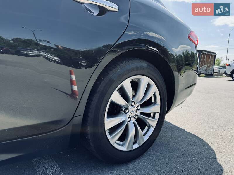 Седан Infiniti M37 2011 в Києві
