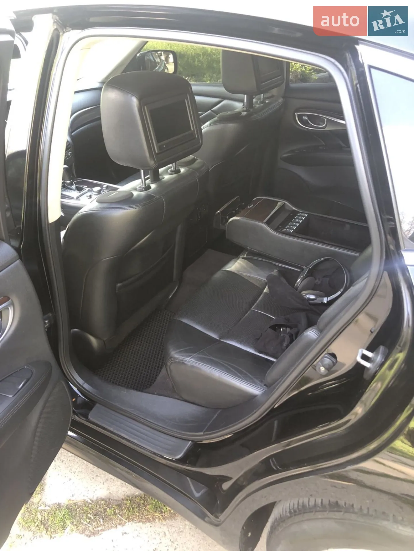 2011 Infiniti M - мініатюра 20
