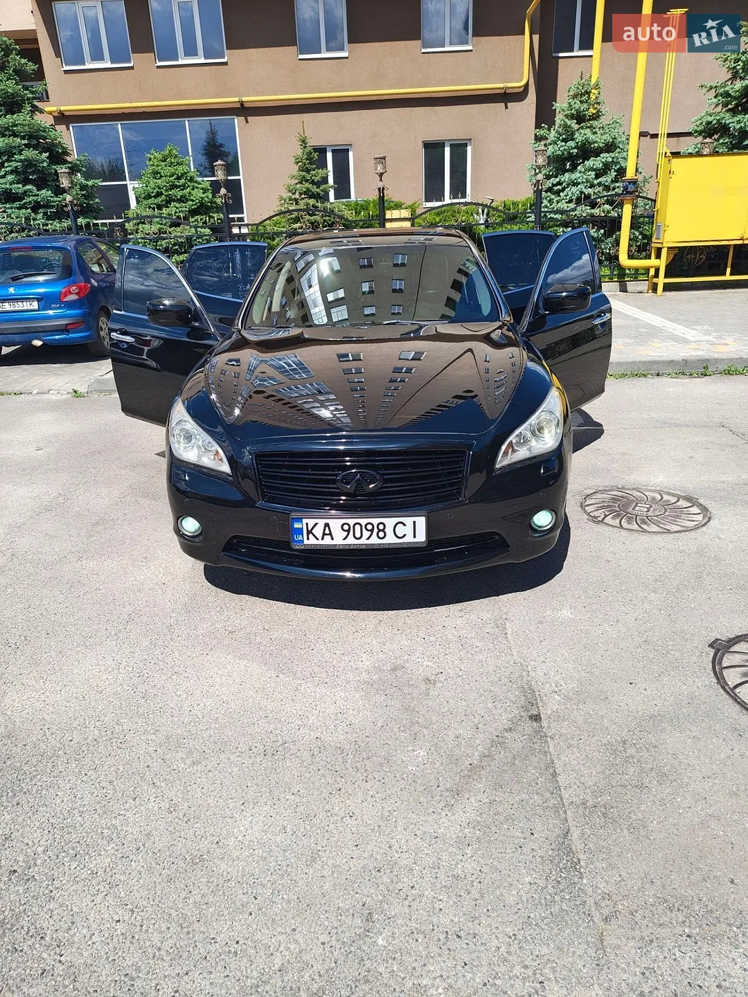 2010 Infiniti M - мініатюра 4