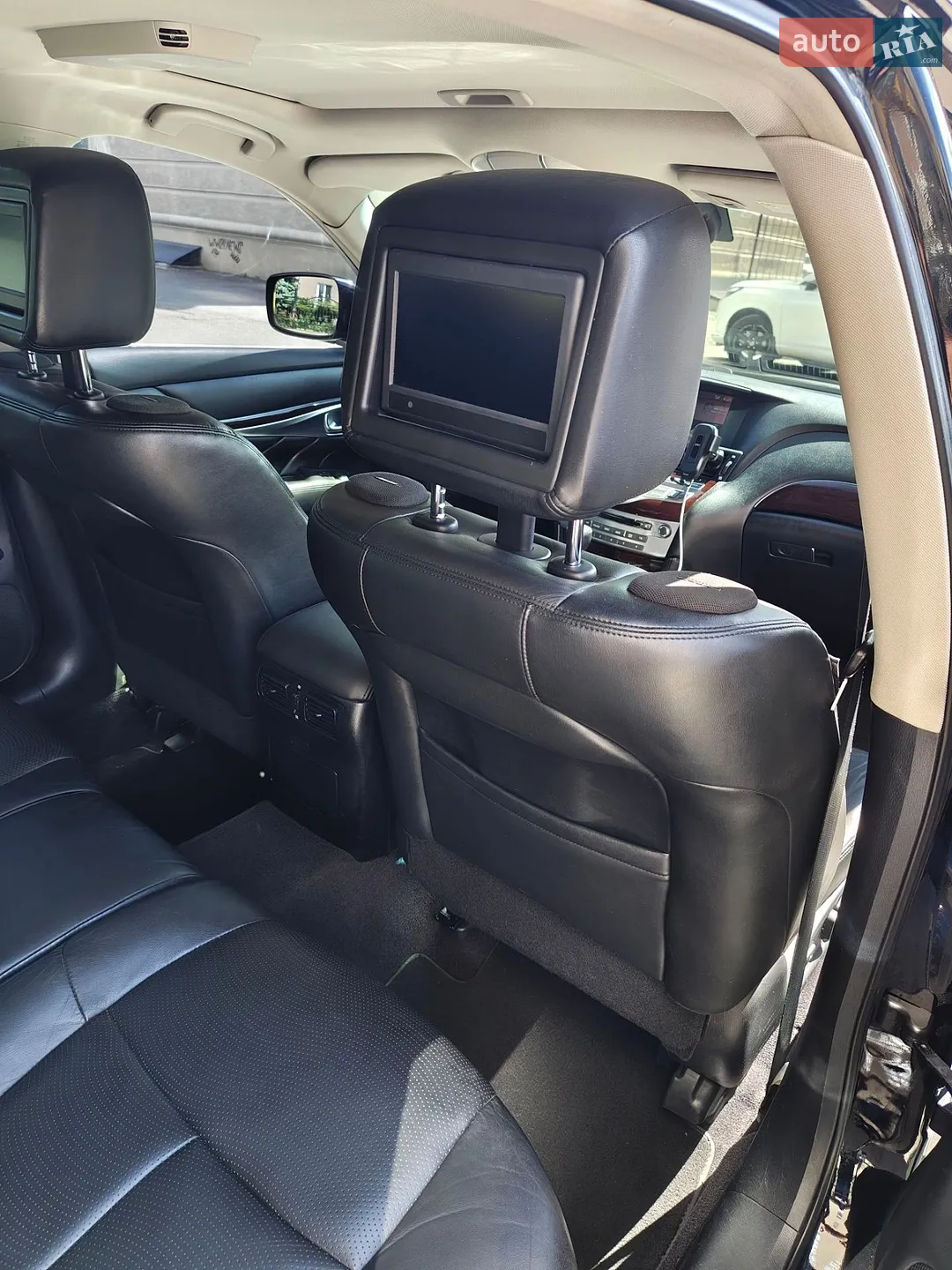 2010 Infiniti M - мініатюра 12