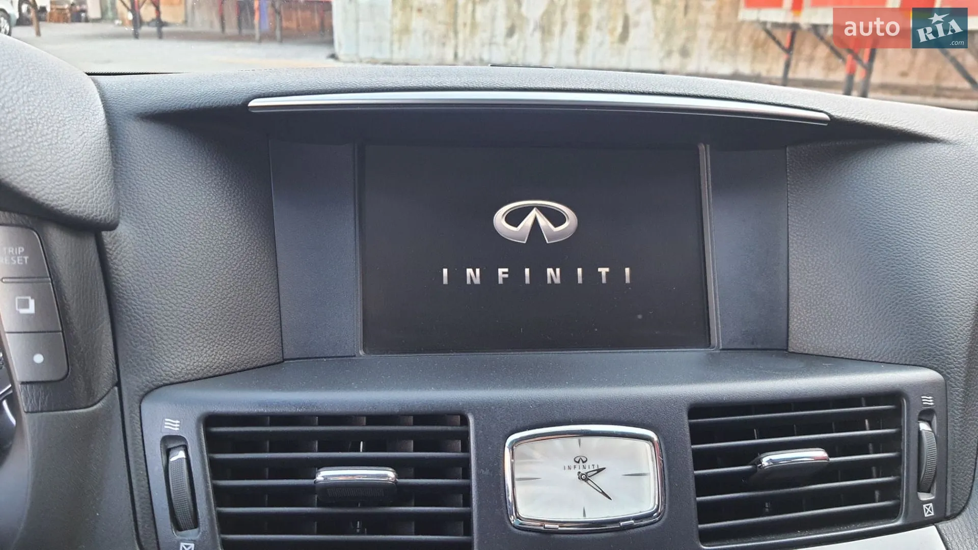 2010 Infiniti M - мініатюра 13