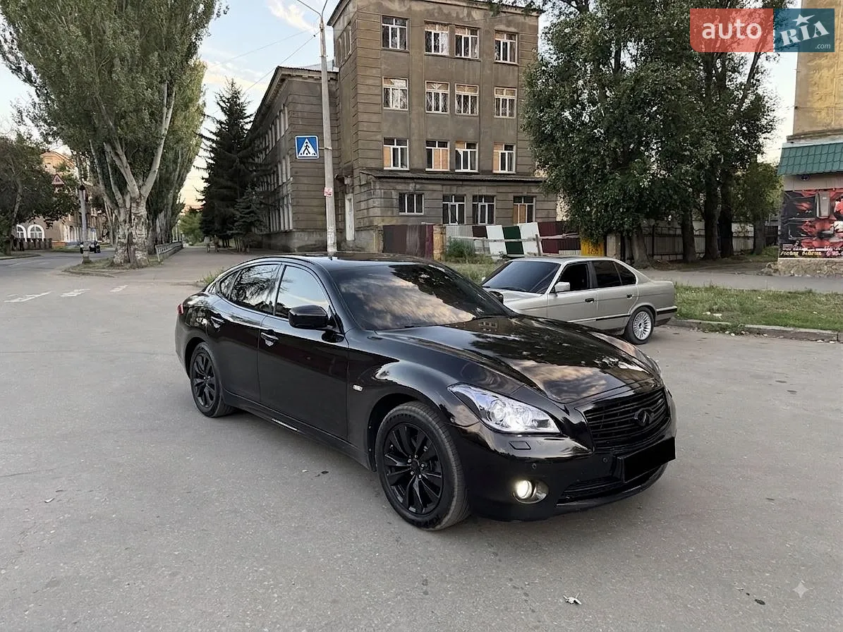 Infiniti M37 2011