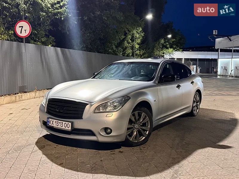 Infiniti M37