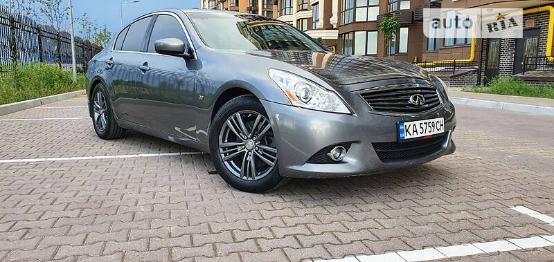 Infiniti Q 40