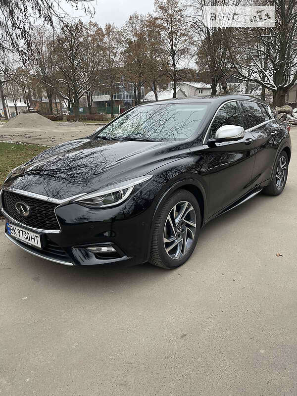 Infiniti Q30 2016