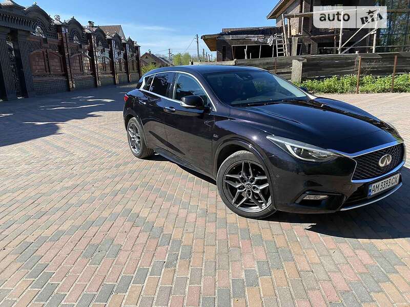 Позашляховик / Кросовер Infiniti Q30 2016 в Звягелі