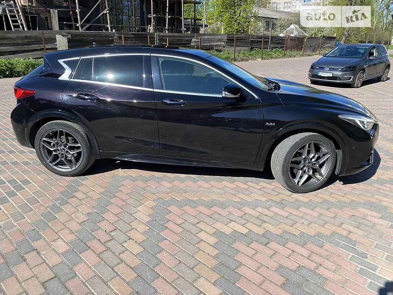 Позашляховик / Кросовер Infiniti Q30 2016 в Звягелі