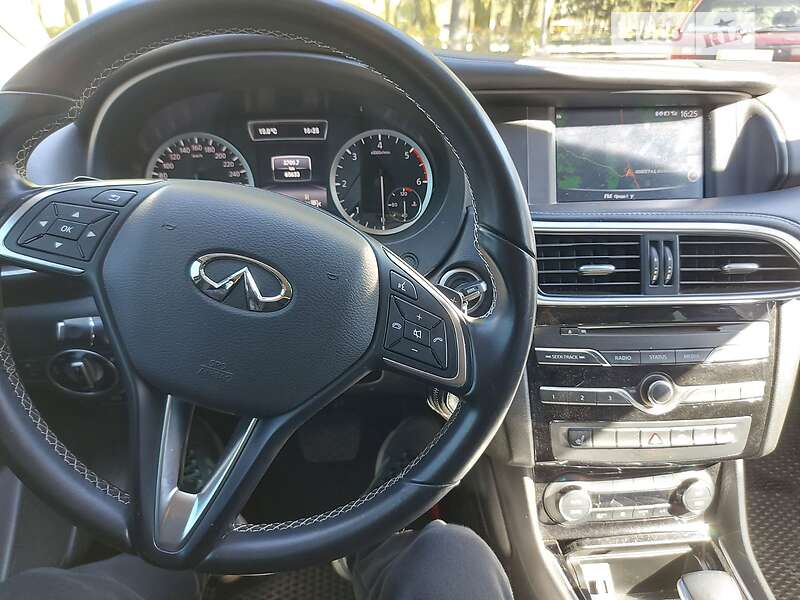 Позашляховик / Кросовер Infiniti Q30 2016 в Звягелі