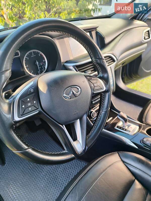 Хетчбек Infiniti Q30 2016 в Кам'янець-Подільському