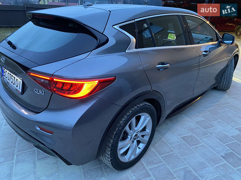 Хэтчбек Infiniti Q30 2016 в Бориславе