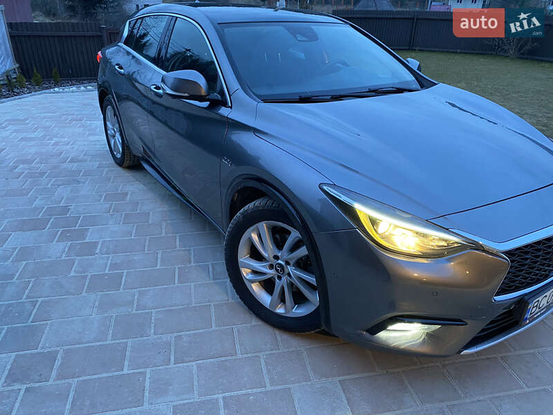 Хэтчбек Infiniti Q30 2016 в Бориславе