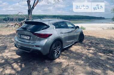 Хэтчбек Infiniti Q30 2016 в Изюме