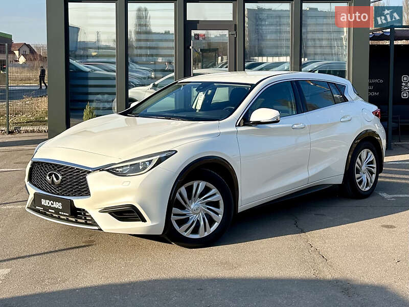Infiniti Q30 2017