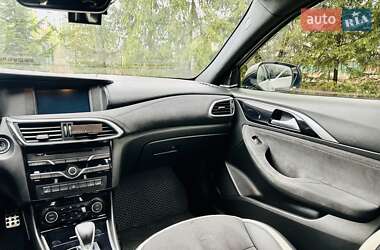 Хэтчбек Infiniti Q30 2016 в 