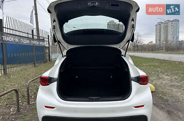 Хетчбек Infiniti Q30 2017 в 
