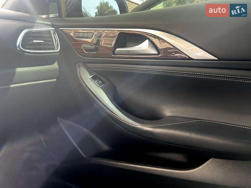 Хетчбек Infiniti Q30 2016 в Луцьку